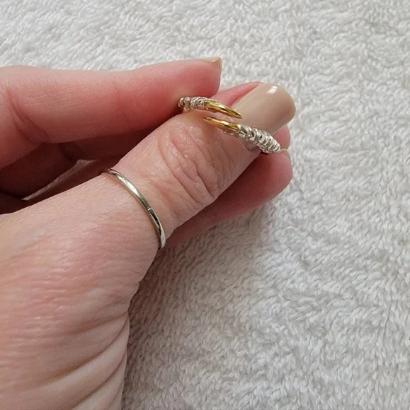 Tessa Metcalfe Single Claw Ring ring - Picture 2 of 8